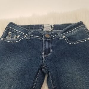 KABA JEANS. 80% COTTON, 12% POLYESTER, 2% SPANDEX.